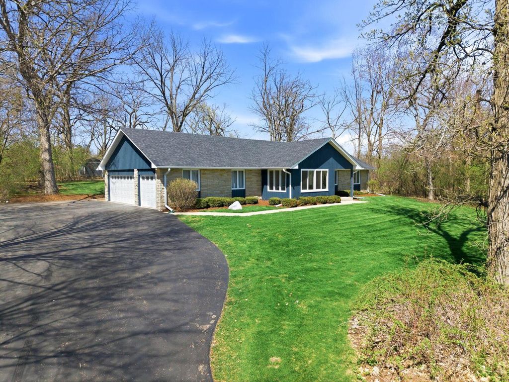 Photo of S40W26950 Oak Grove LANE, Waukesha, WI 53189 (MLS # 1958479)