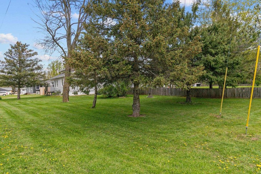 Photo of N852 County Road W RD, Fremont, WI 54940 (MLS # 50325322)