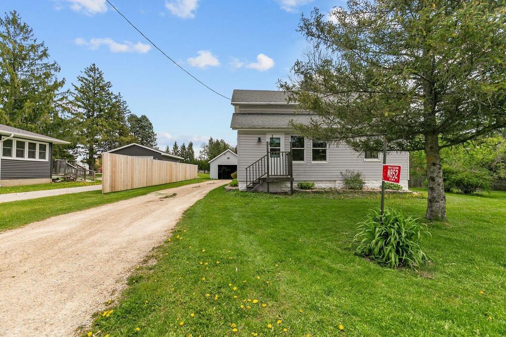 Photo of N852 County Road W RD, Fremont, WI 54940 (MLS # 50325322)