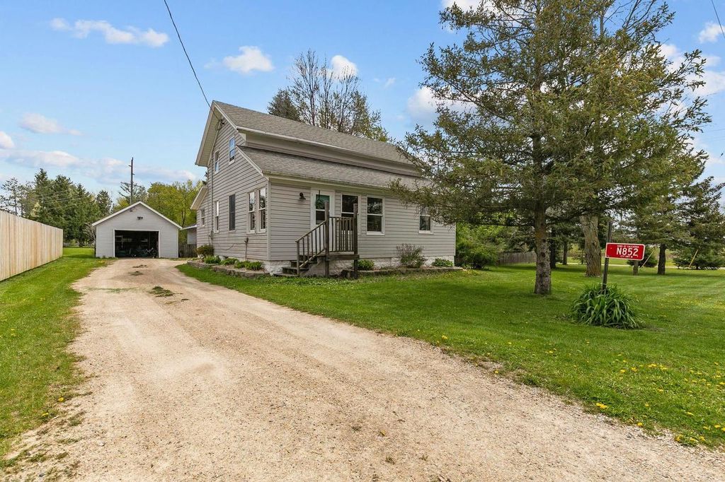 Photo of N852 County Road W RD, Fremont, WI 54940 (MLS # 50325322)