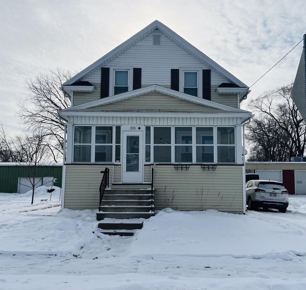 Photo of 533 W 10th AVENUE, Oshkosh, WI 54902 (MLS # 50319053)