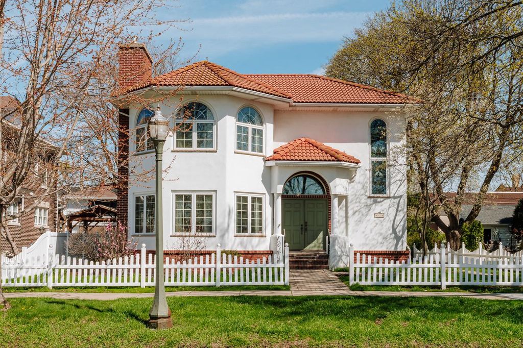 Photo of 921 W Main STREET, Lake Geneva, WI 53147 (MLS # 1959824)