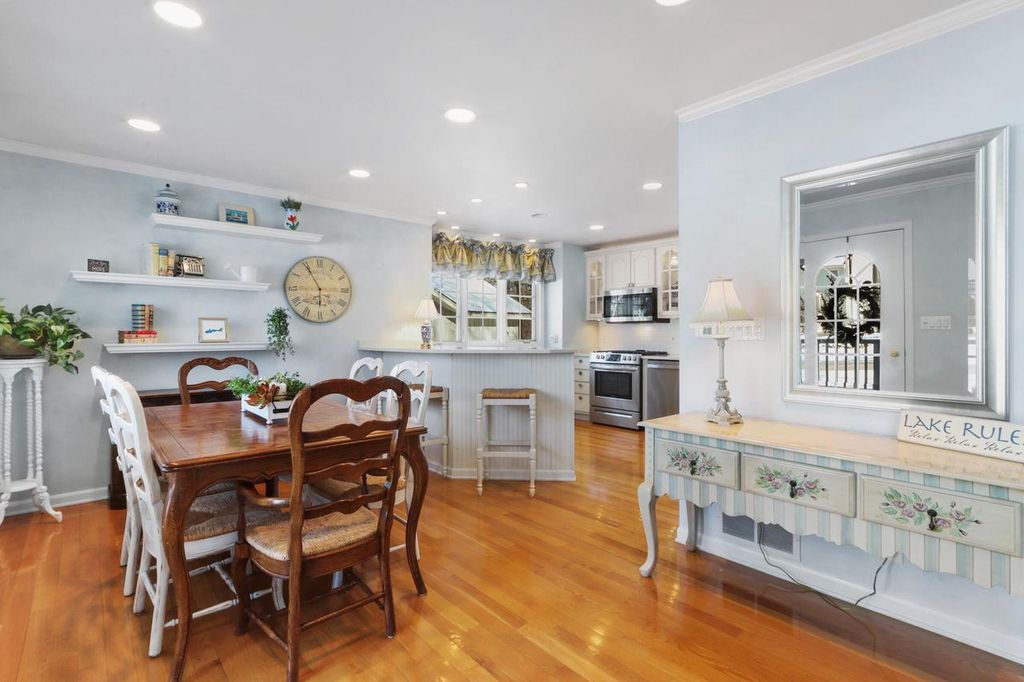 Photo of 56 Rolling Green DRIVE, Fontana, WI 53125 (MLS # 1949500)