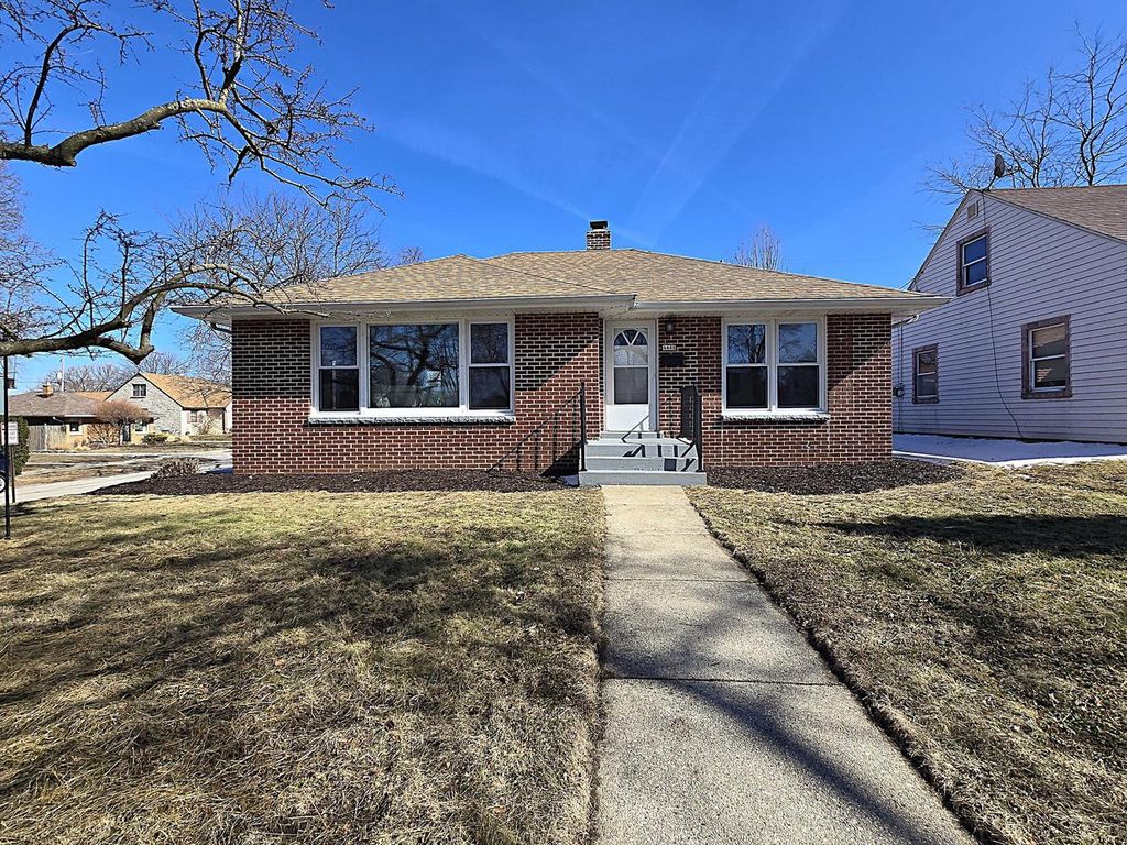 Photo of 4448 S Lake DRIVE, Cudahy, WI 53110 (MLS # 1952203)