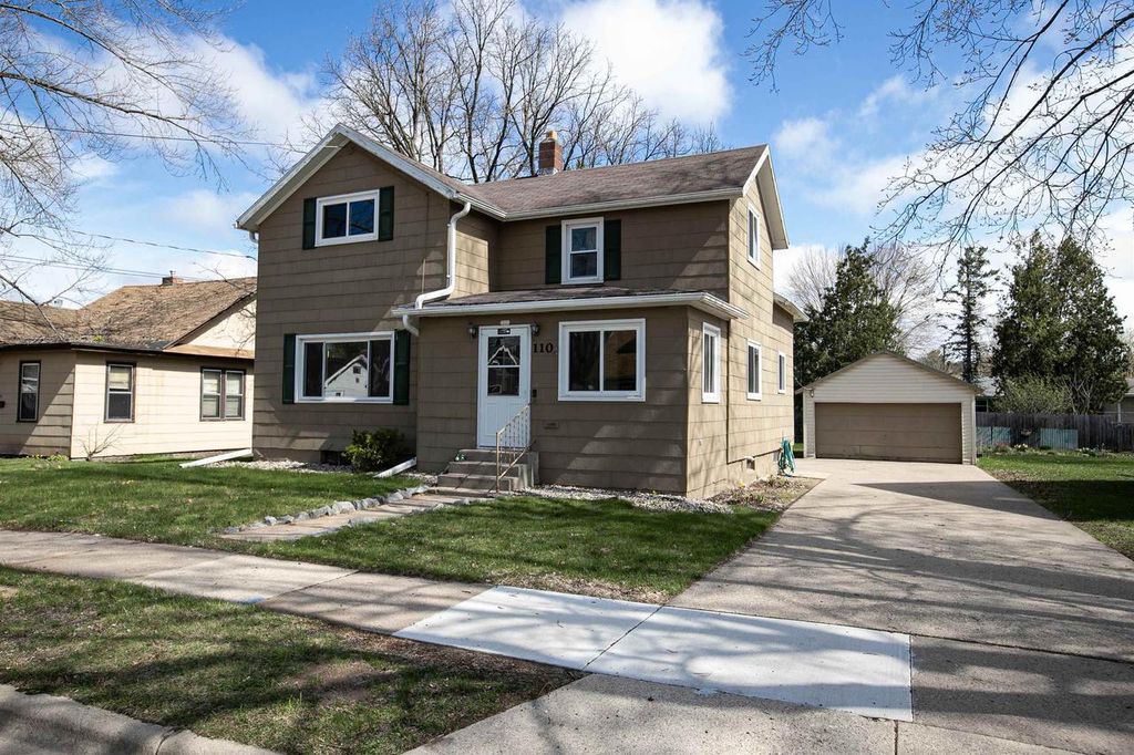 Photo of 110 10th STREET, Clintonville, WI 54929 (MLS # 50324317)