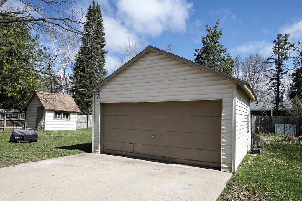 Photo of 110 10th STREET, Clintonville, WI 54929 (MLS # 50324317)