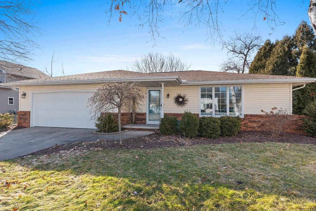 Photo of 1831 S Mayfair DRIVE, Appleton, WI 54914 (MLS # 50321856)