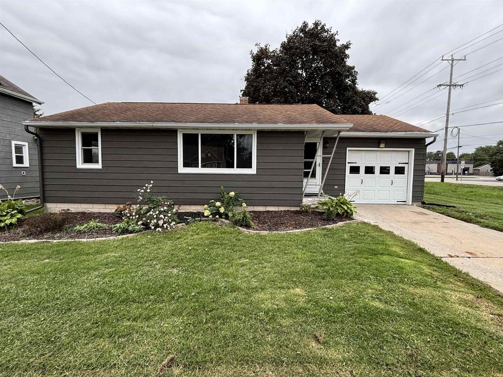 Photo of 729 W Cedar STREET, Hilbert, WI 54129 (MLS # 50332884)