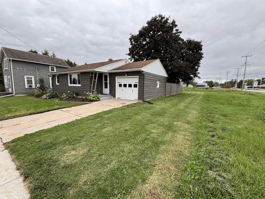 Photo of 729 W Cedar STREET, Hilbert, WI 54129 (MLS # 50332884)