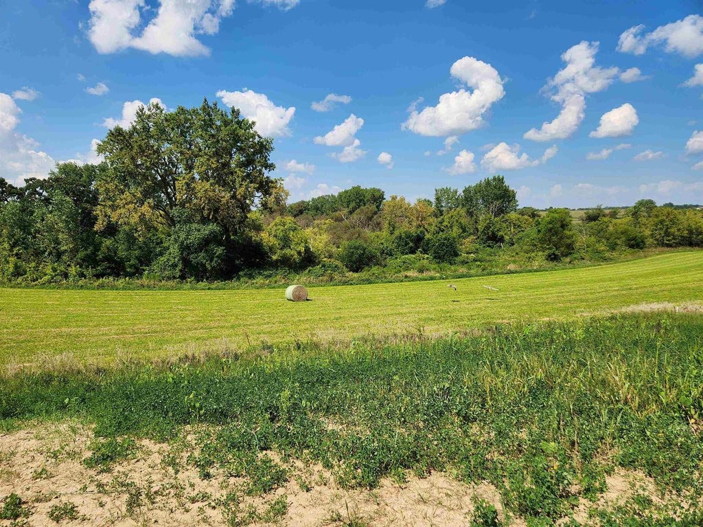 Photo of L7 Richard COURT, Deforest, WI 53532 (MLS # 2033328)