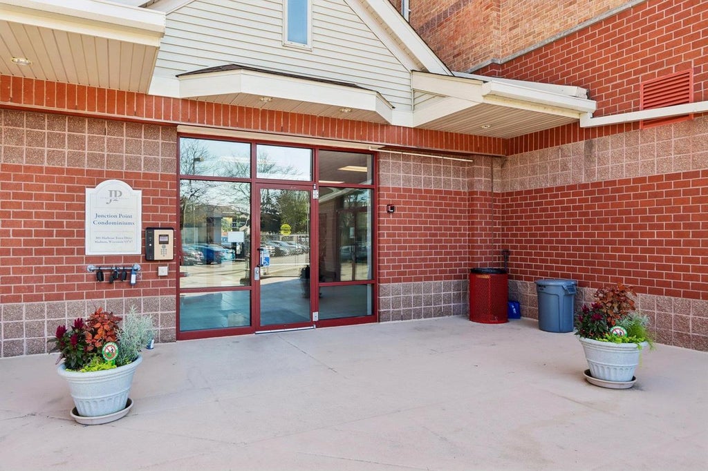 Photo of 301 Harbour Town DRIVE #330, Madison, WI 53717 (MLS # 2034379)