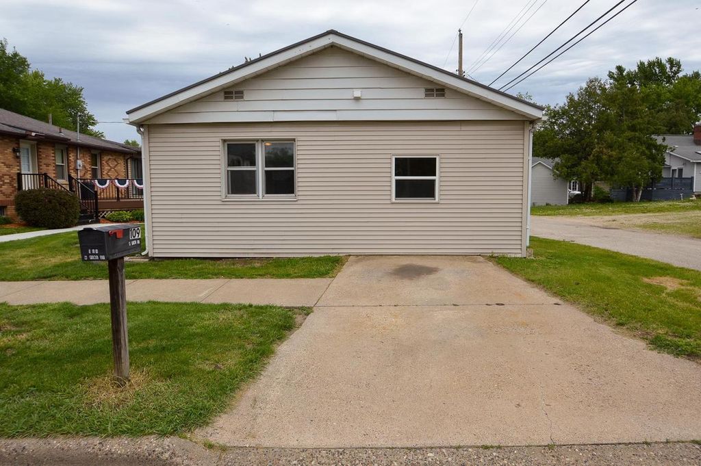 Photo of 109 W Pine STREET, Prairie Du Chien, WI 53821 (MLS # 2024073)
