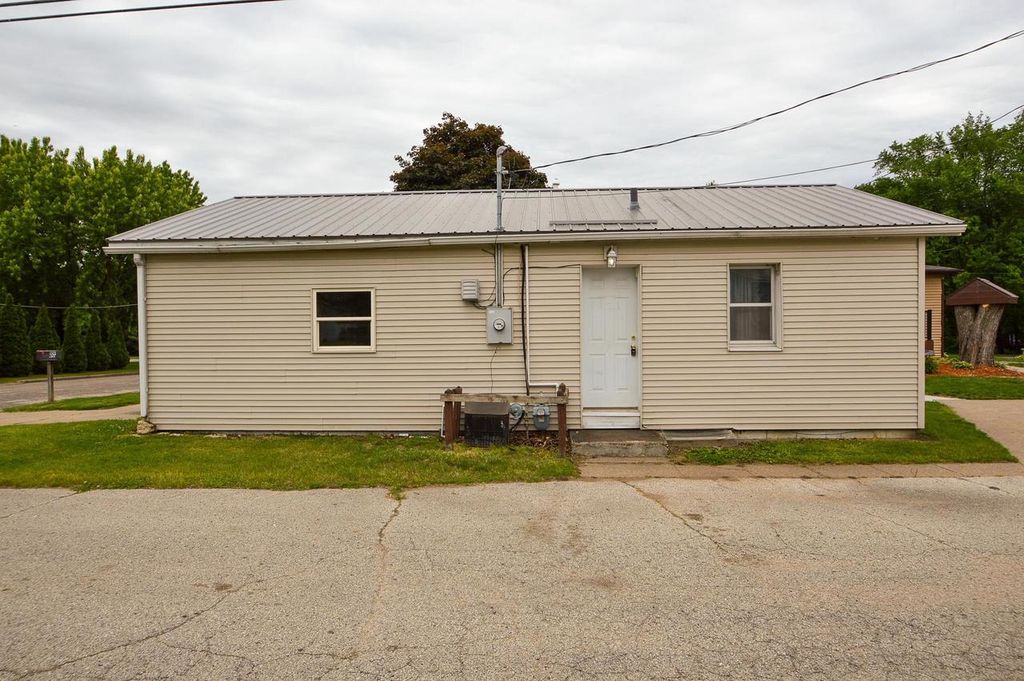 Photo of 109 W Pine STREET, Prairie Du Chien, WI 53821 (MLS # 2024073)