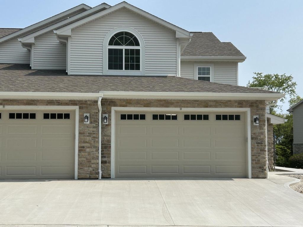 Photo of W141N9978 Seven Pines WAY #204, Germantown, WI 53022 (MLS # 1940350)