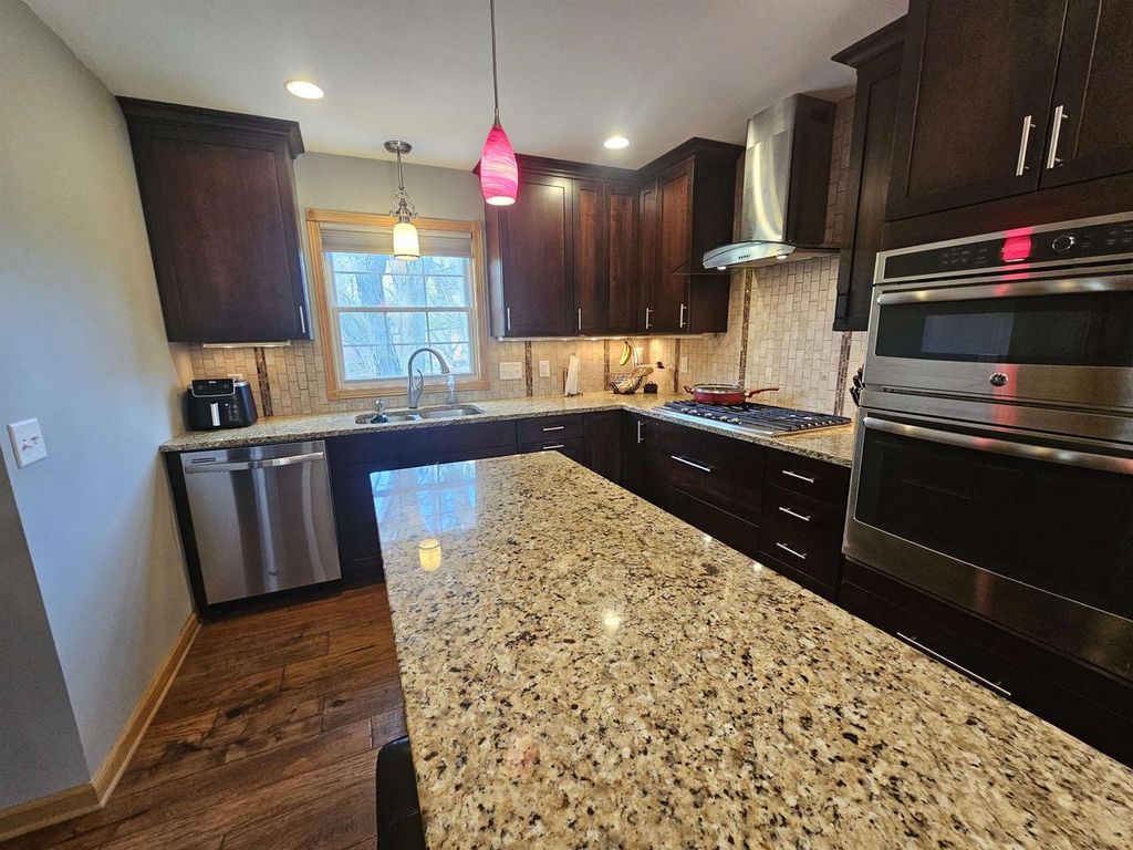 Photo of 6114 Mulberry CIRCLE, Madison, WI 53711 (MLS # 2021555)