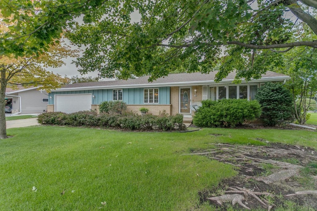 Photo of 934 Nicolet AVENUE, Oshkosh, WI 54901 (MLS # 50332902)