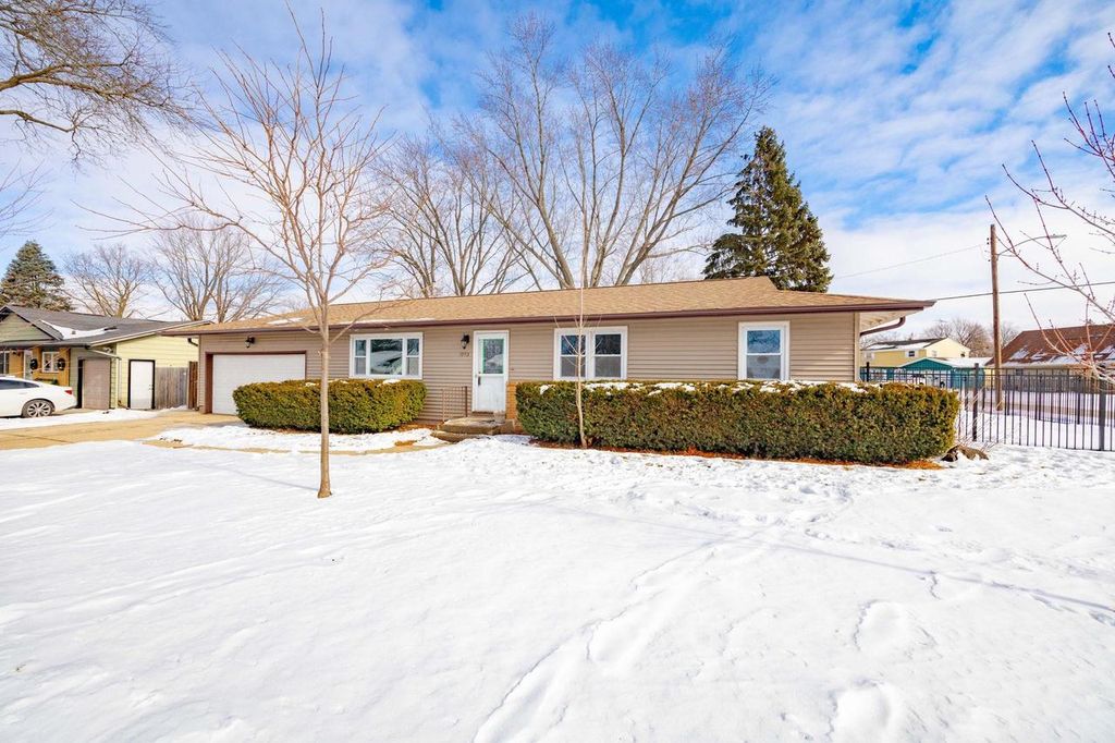 Photo of 1993 Meadow DRIVE, Beloit, WI 53511 (MLS # 2015913)