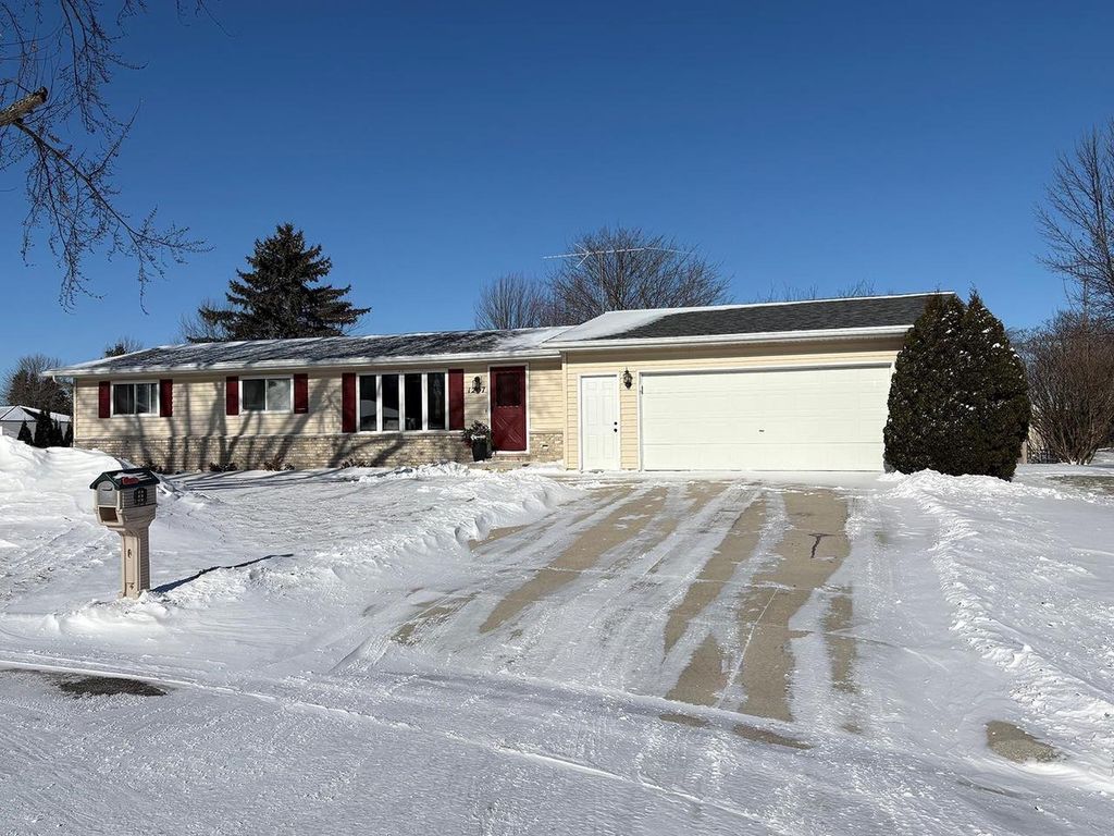 Photo of 1207 Sunrise COURT, Kewaunee, WI 54216 (MLS # 50320316)