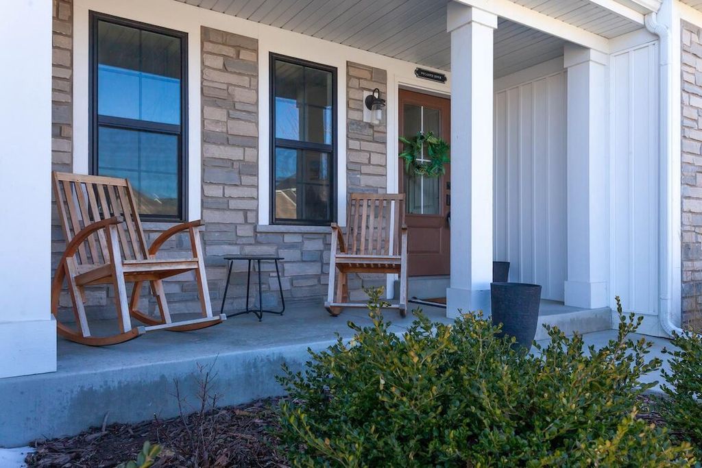 Photo of 1331 Bluestem TRAIL, Oconomowoc, WI 53066 (MLS # 1953764)