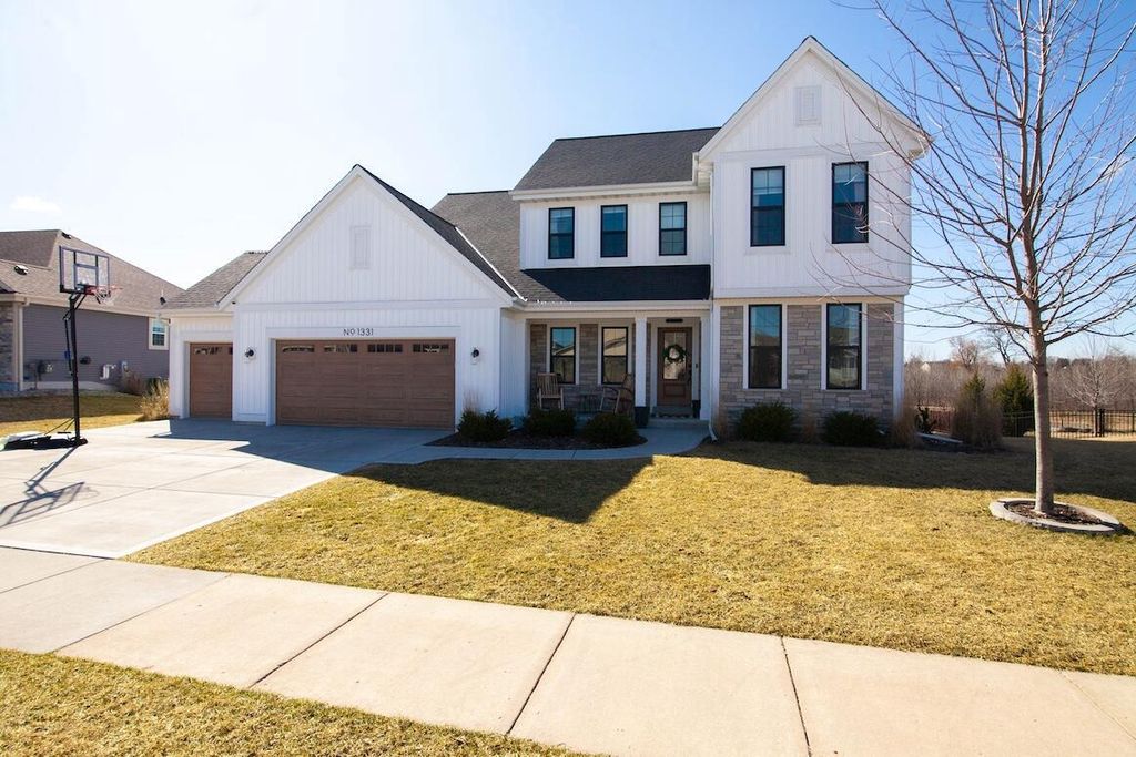 Photo of 1331 Bluestem TRAIL, Oconomowoc, WI 53066 (MLS # 1953764)