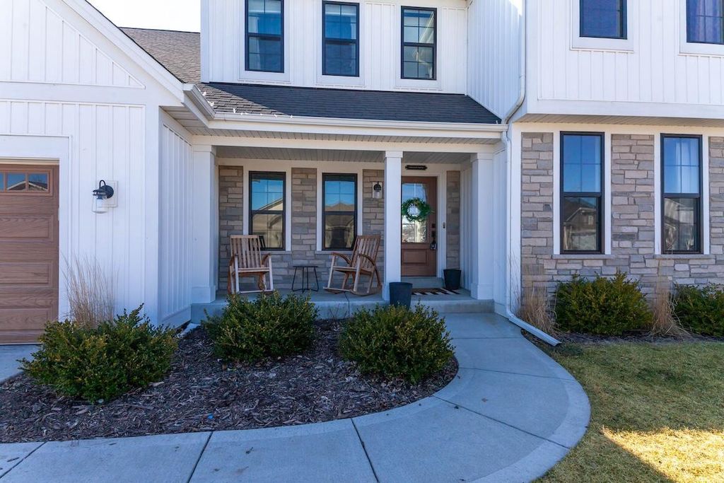 Photo of 1331 Bluestem TRAIL, Oconomowoc, WI 53066 (MLS # 1953764)