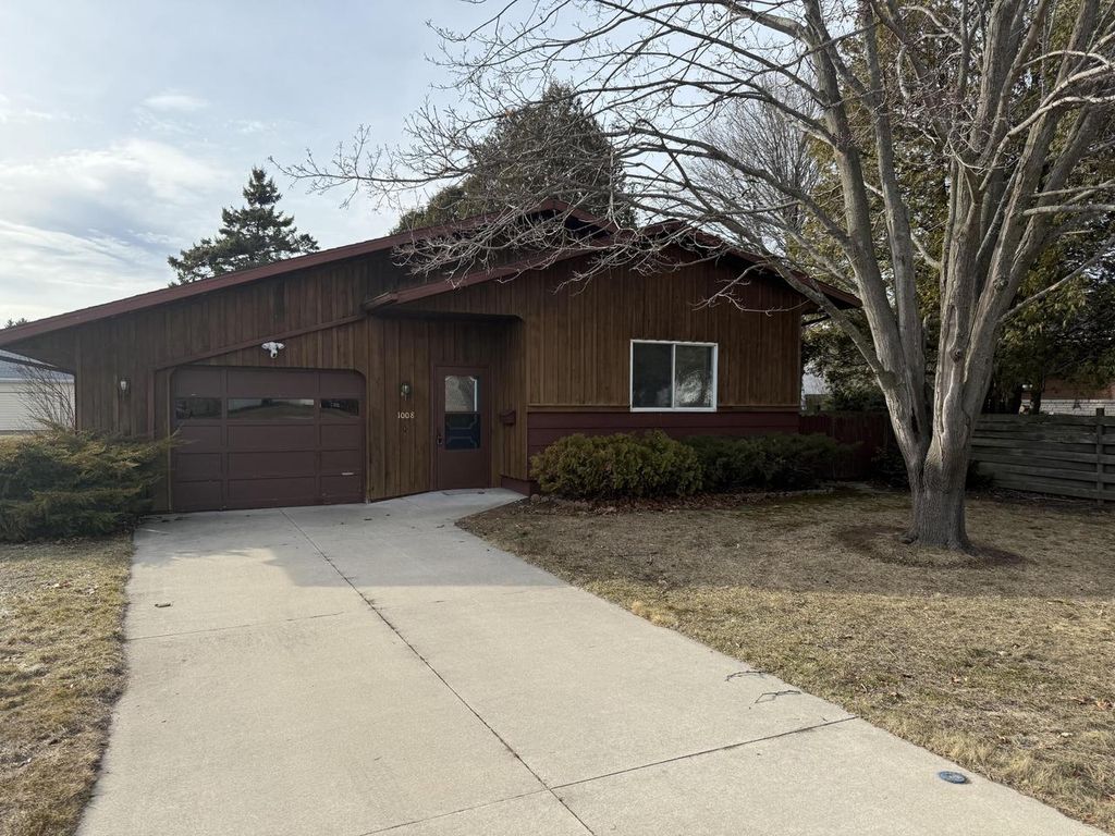 Photo of 1008 Parkway BOULEVARD, Two Rivers, WI 54241 (MLS # 1952045)