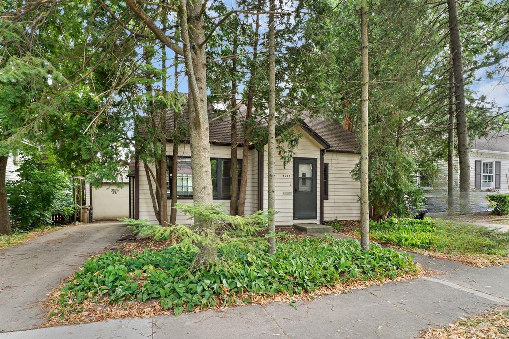 Photo of 4017 Meyer AVENUE, Madison, WI 53711 (MLS # 2028878)