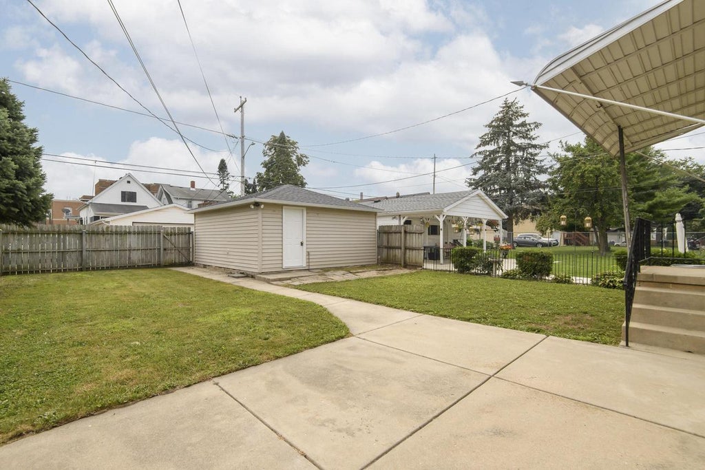 Photo of 3727 E Underwood AVENUE, Cudahy, WI 53110 (MLS # 1974930)