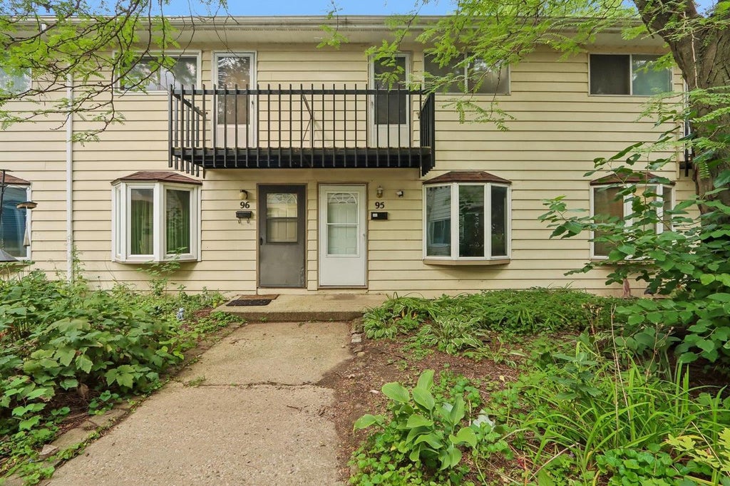 Photo of 95 S Lakewood Gardens LANE, Madison, WI 53704 (MLS # 2029195)