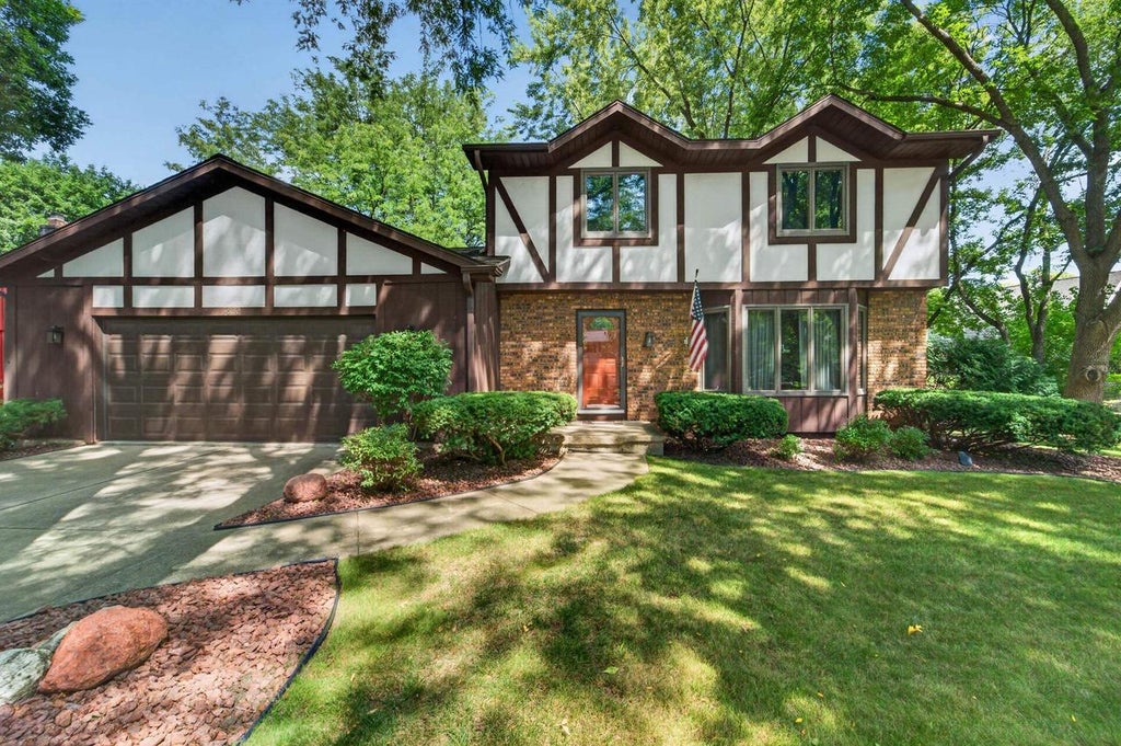 Photo of 5800 Tall Oaks ROAD, Fitchburg, WI 53711 (MLS # 2034243)