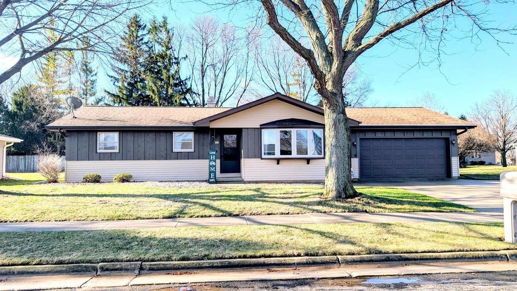 Photo of 445 la Vesta COURT, Brillion, WI 54110 (MLS # 50323658)