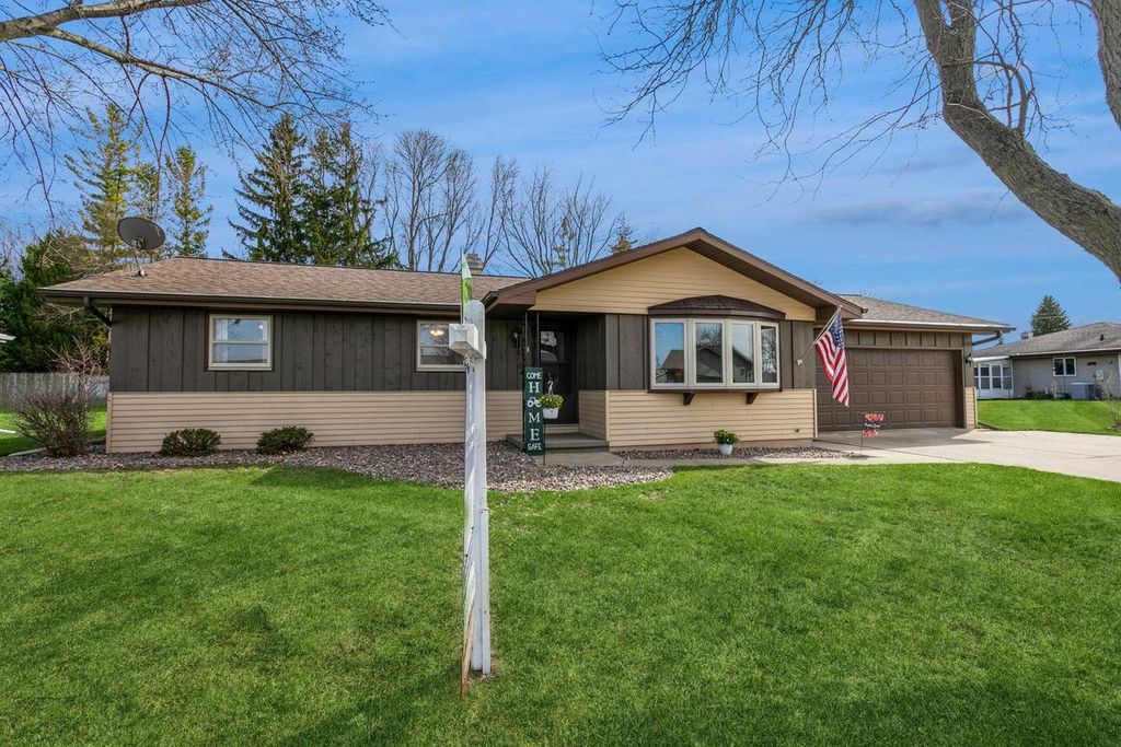 Photo of 445 la Vesta COURT, Brillion, WI 54110 (MLS # 50323658)