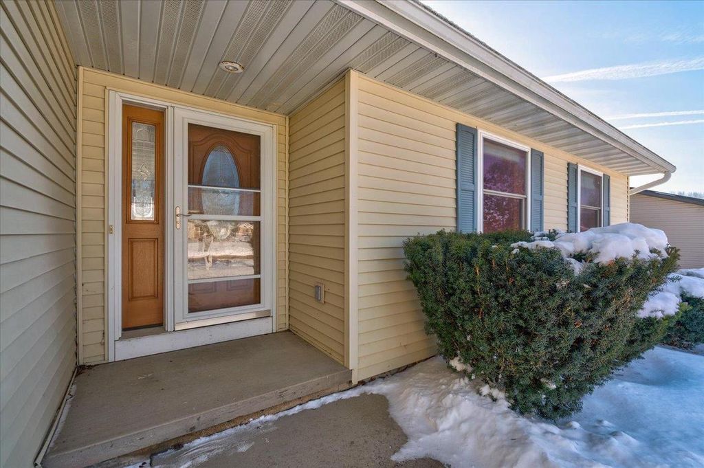 Photo of 226 Bowlavard AVENUE, Belleville, WI 53508 (MLS # 2013413)
