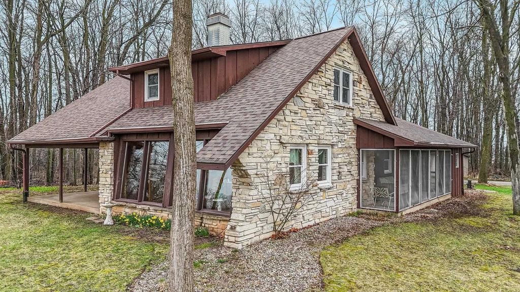 Photo of N9237 County Road N Rd, Appleton, WI 54915 (MLS # 50323799)