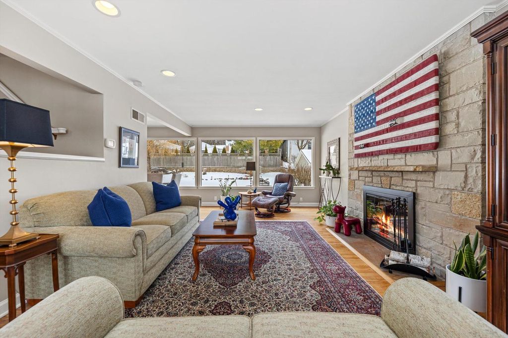 Photo of 6200 N Berkeley BOULEVARD, Whitefish Bay, WI 53217 (MLS # 1949179)