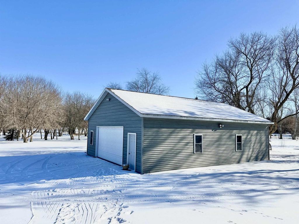 Photo of N9026 Hickory Point ROAD, Beaver Dam, WI 53916 (MLS # 2015835)