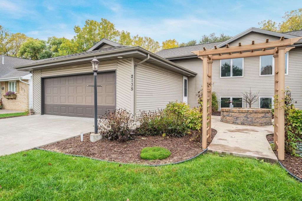 Photo of 2135 Cloudview COURT, Appleton, WI 54914 (MLS # 50315984)