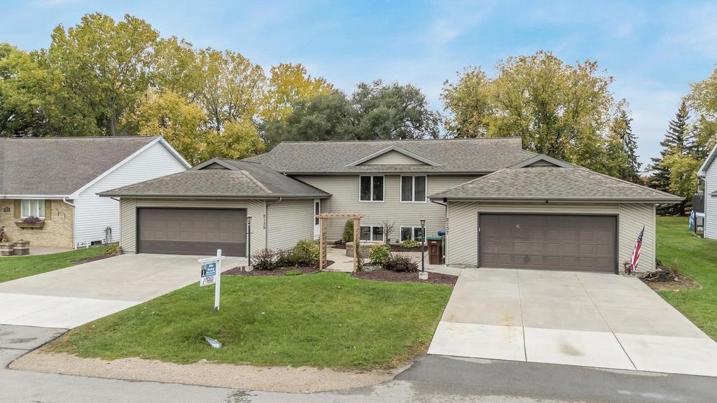 Photo of 2135 Cloudview COURT, Appleton, WI 54914 (MLS # 50315984)