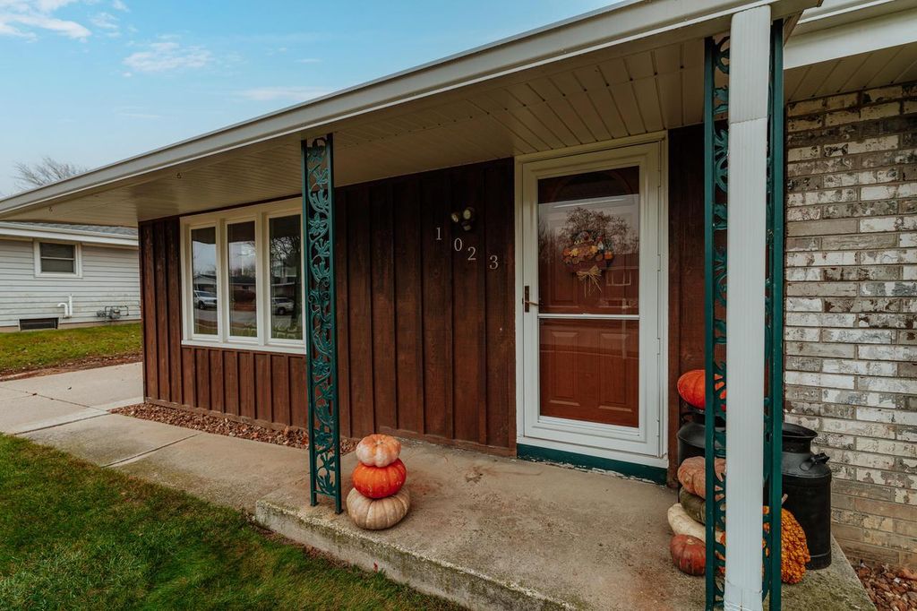 Photo of 1023 Knollwood DRIVE, Saukville, WI 53080 (MLS # 1943981)