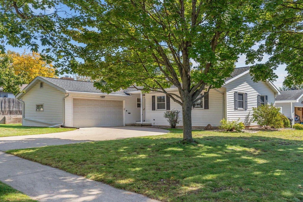 Photo of 1629 W Grant STREET, Appleton, WI 54914 (MLS # 50333555)