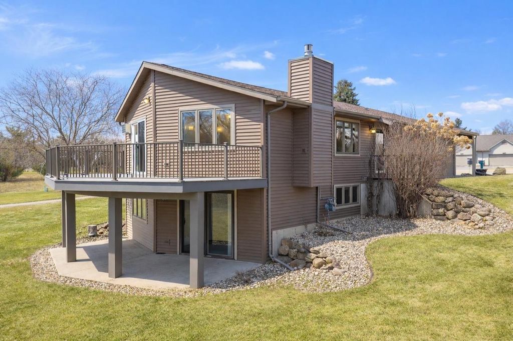 Photo of 6028 Saddle Ridge, Portage, WI 53901 (MLS # 2018454)