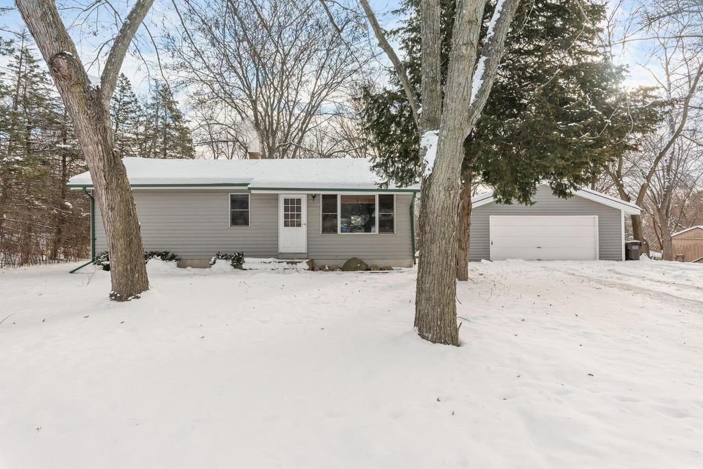 Photo of 2828 S Franklin DRIVE, New Berlin, WI 53151 (MLS # 1944894)