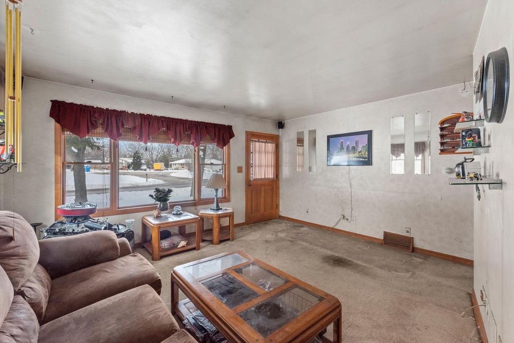 Photo of 2828 S Franklin DRIVE, New Berlin, WI 53151 (MLS # 1944894)