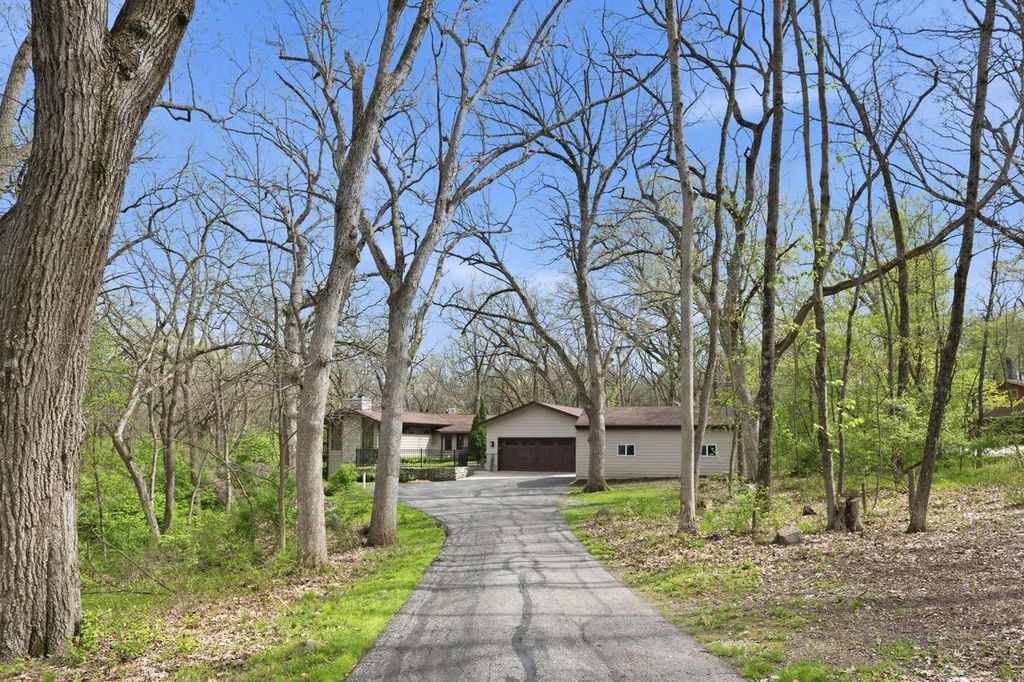 Photo of 2028 Hillside COURT, Delafield, WI 53018 (MLS # 1961770)