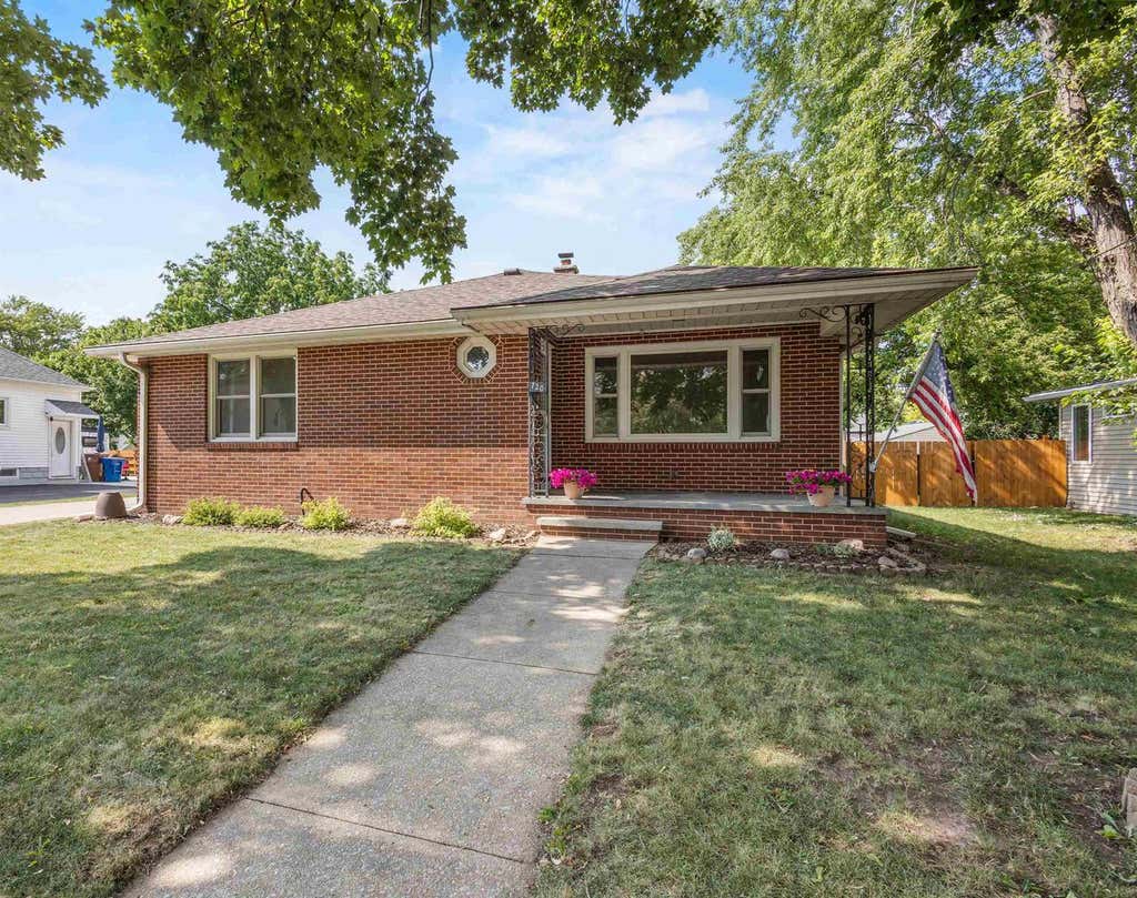 Photo of 720 2nd STREET, Menasha, WI 54952 (MLS # 50329805)