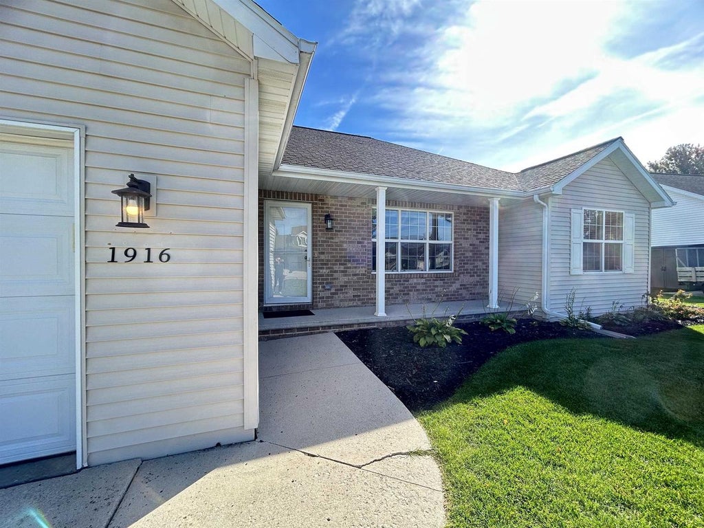Photo of 1916 Pink Dogwood WAY, Green Bay, WI 54313 (MLS # 50334033)