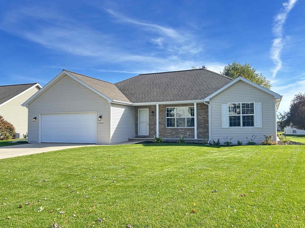 Photo of 1916 Pink Dogwood WAY, Green Bay, WI 54313 (MLS # 50334033)