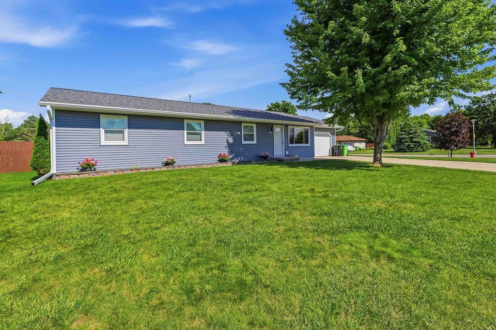 Photo of 1103 Lombardi LANE, Beaver Dam, WI 53916 (MLS # 2026585)
