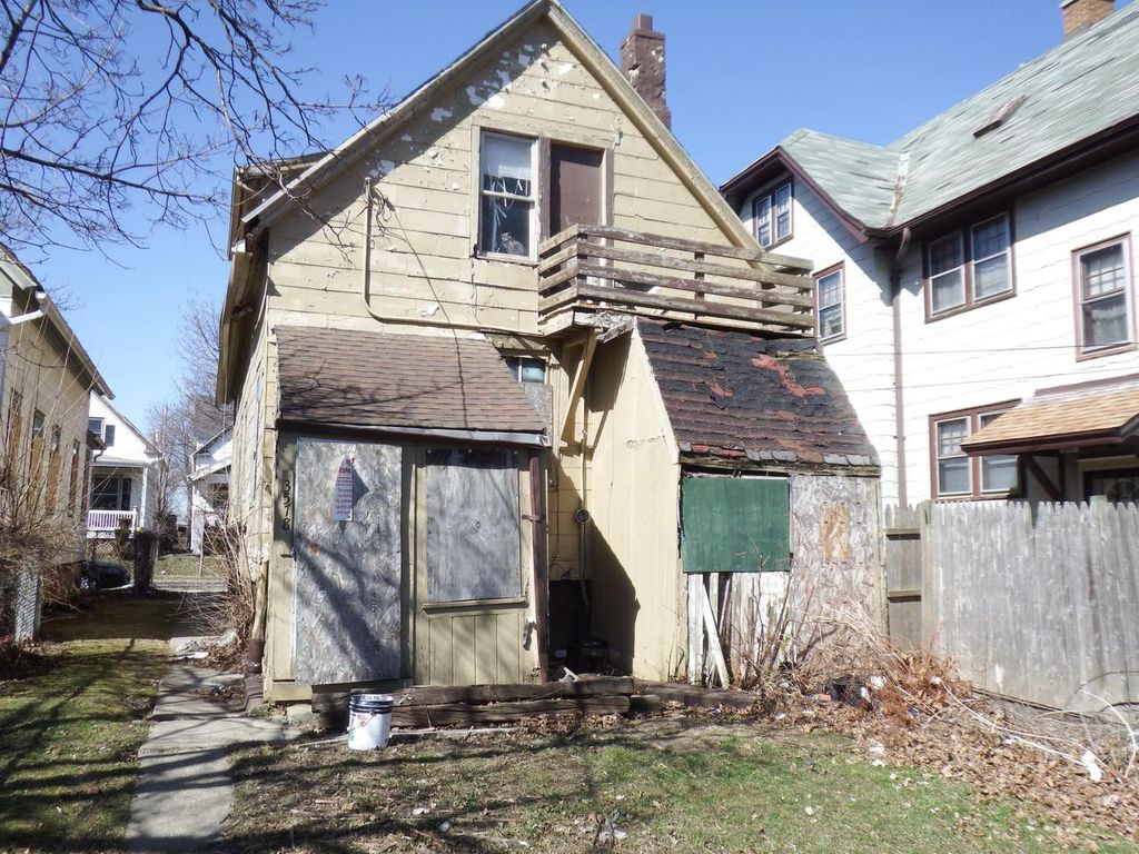 Photo of 3578 N 10th STREET, Milwaukee, WI 53206 (MLS # 1952582)