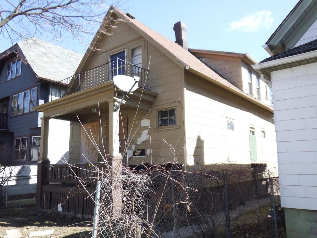 Photo of 3578 N 10th STREET, Milwaukee, WI 53206 (MLS # 1952582)